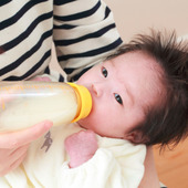 授乳中のママは要注意!飲み水に関する注意点と適切な水分補給の仕方