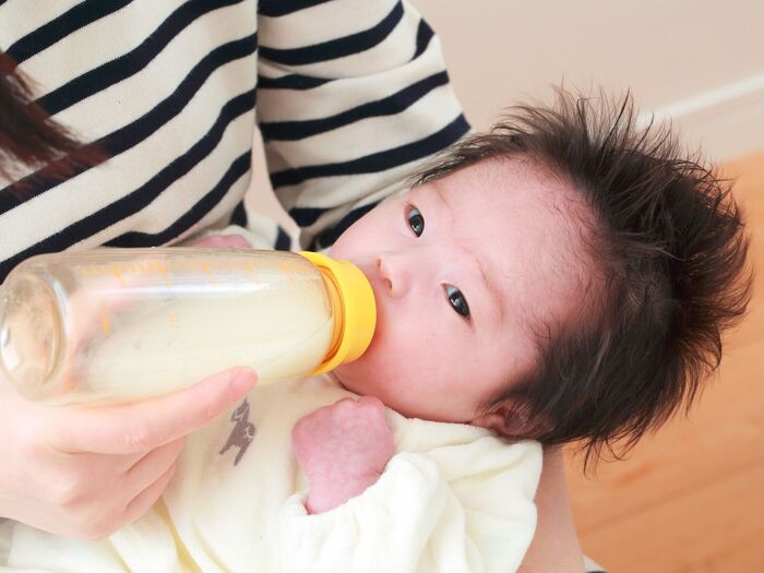 授乳中のママは要注意!飲み水に関する注意点と適切な水分補給の仕方