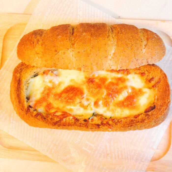 パンにグラタンを詰めて焼く!「グラパン」