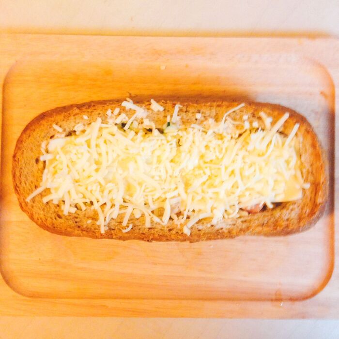 チーズをのせて焼きます