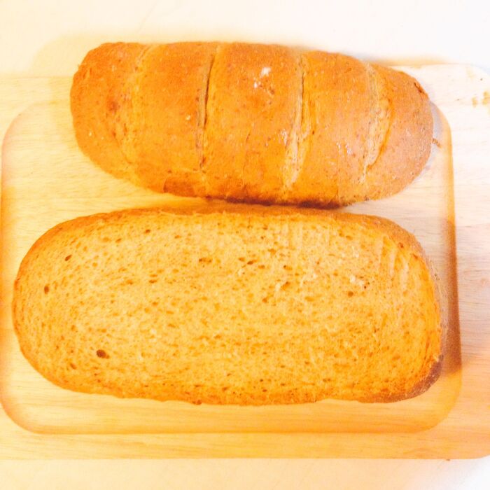 パンの上部を切ります