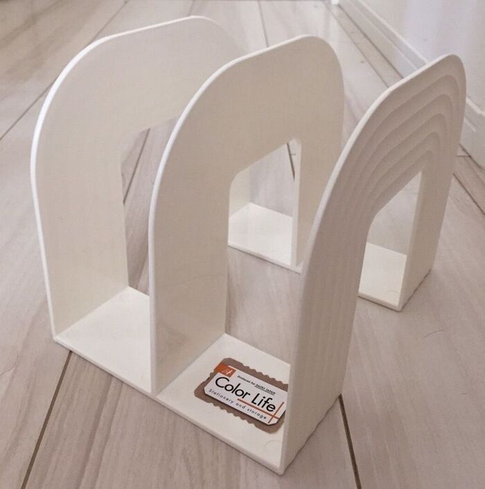 ダイソーのブックスタンドで簡単パジャマ収納