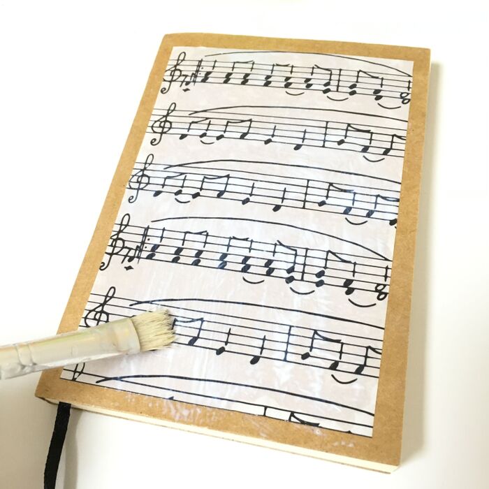 デコパッチペーパーを貼ります