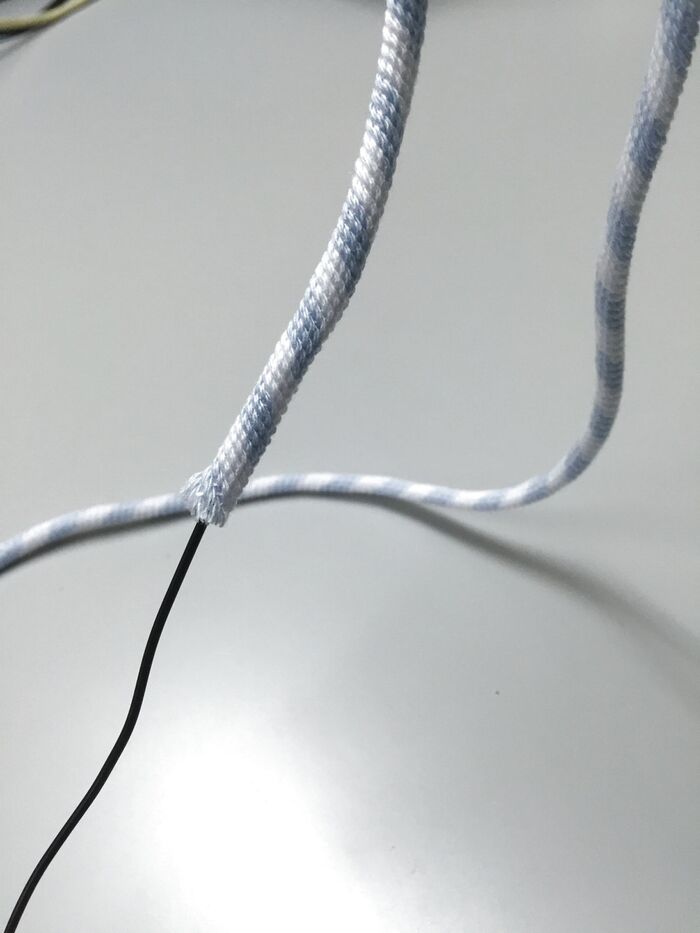 ⑤紐に被膜針金を通して取っ手を作ります