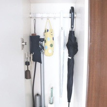 ★無印良品★横ブレしにくいフックでスッキリ一列に傘収納!