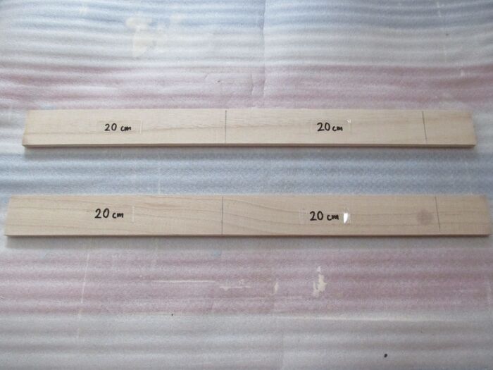 ②角材(幅3.8センチ)を長さ20センチにカットして、それを4本作る。