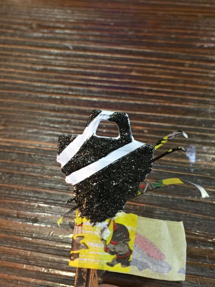 マスキングテープを剥がします。