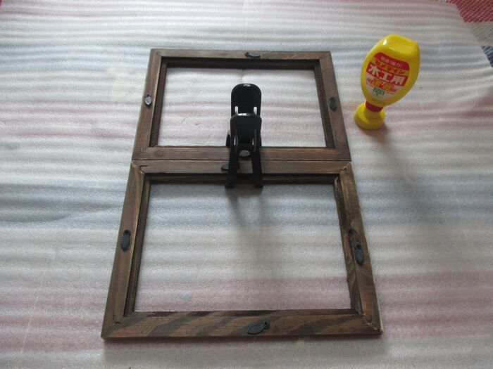 作り方①フレームをボンドでくっつける。