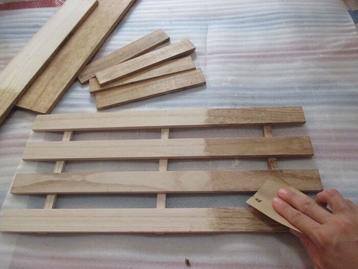 ④やすりがけをする。