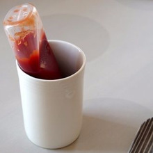 そのままテーブルにも置ける♪ マヨネーズ・ケチャップ収納