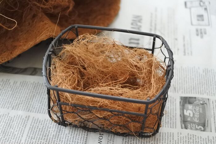 ⑦ほぐして鳥の巣のようなわくを作ります