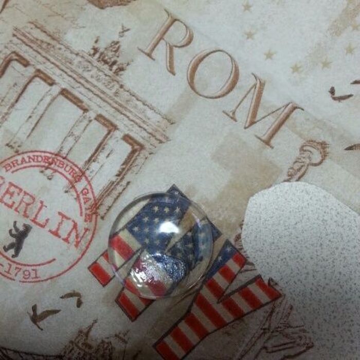 モチーフを選んでデコポッジする