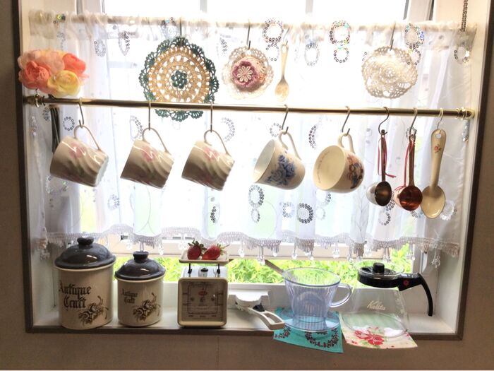 突っ張り棒に S字フック♪コーヒーカップの 指定席♪