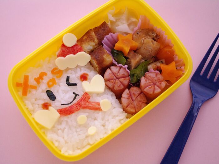 クリスマスゆきだるまのキャラ弁当☆つめるだけご飯に簡単デコ♪