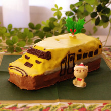 ドクターイエローの新幹線ケーキ☆簡単チョコレートパウンドケーキのアレンジ