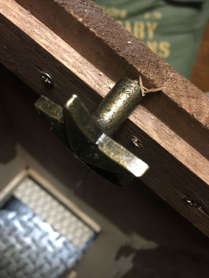 ゴミ箱には付き物