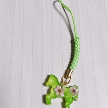 100均の材料で!レジンで作るストラップ根付