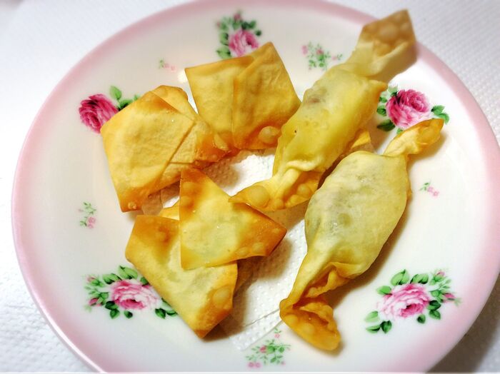 おつまみにもおやつにもオススメ!さばとチーズのワンタン揚げ♪