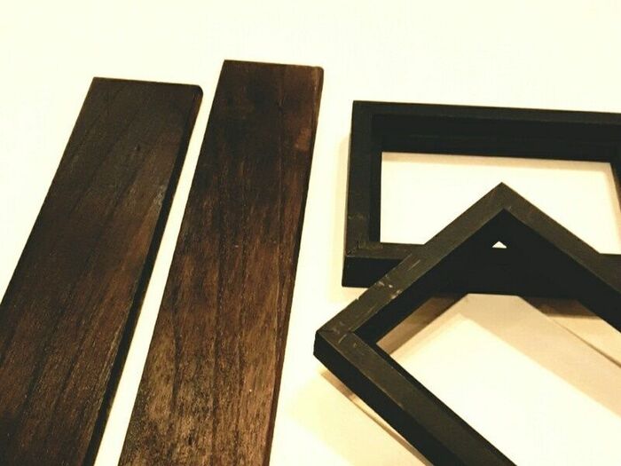 すのこ2枚、フォトフレーム2枚を準備する