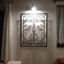 アイアンフレームは掛けるだけで お部屋が華やかに♪