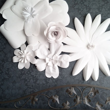 100均模造紙で作れるビッグフラワー