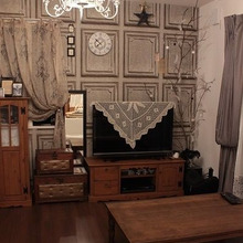 掛け時計やフレームを飾って楽しむ♪リビングの壁インテリア