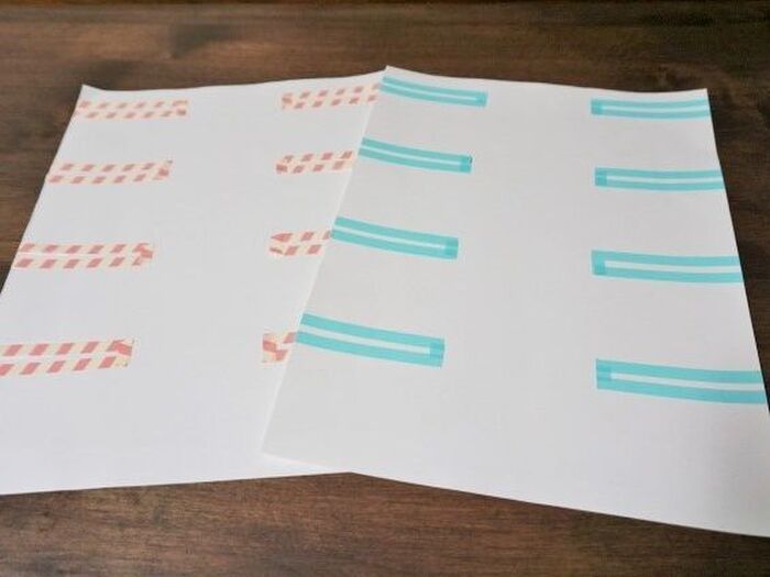 画用紙にマスキングテープを貼って、駐車場っぽく。