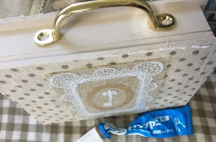 取っ手はボンドで