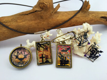 セリアつけまつ毛と100均材料で切り絵風シルエットアクセサリーの作り方!