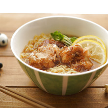 日清ラ王醤油味に電子レンジでヘルシー鰹節衣の唐揚げ風乗せ