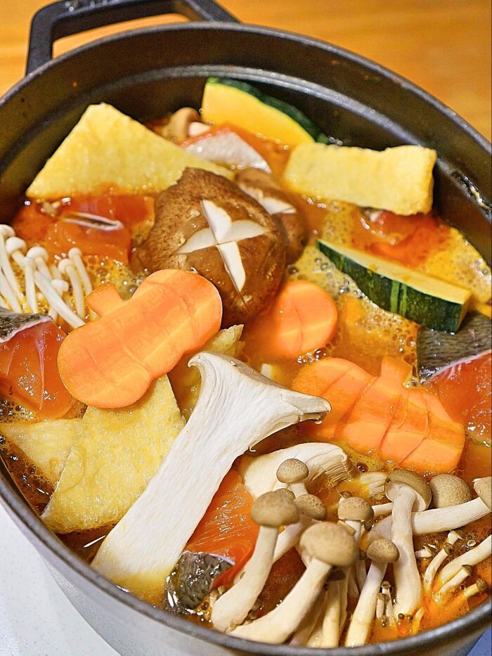 ラ王袋麺アレンジ！秋の味覚たっぷり味噌バター鍋の作り方