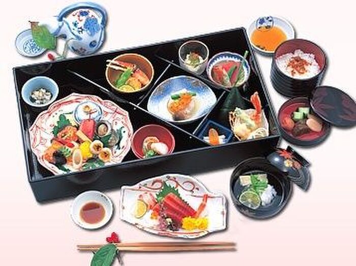 ③懐石料理の青山|お祝い宅配弁当