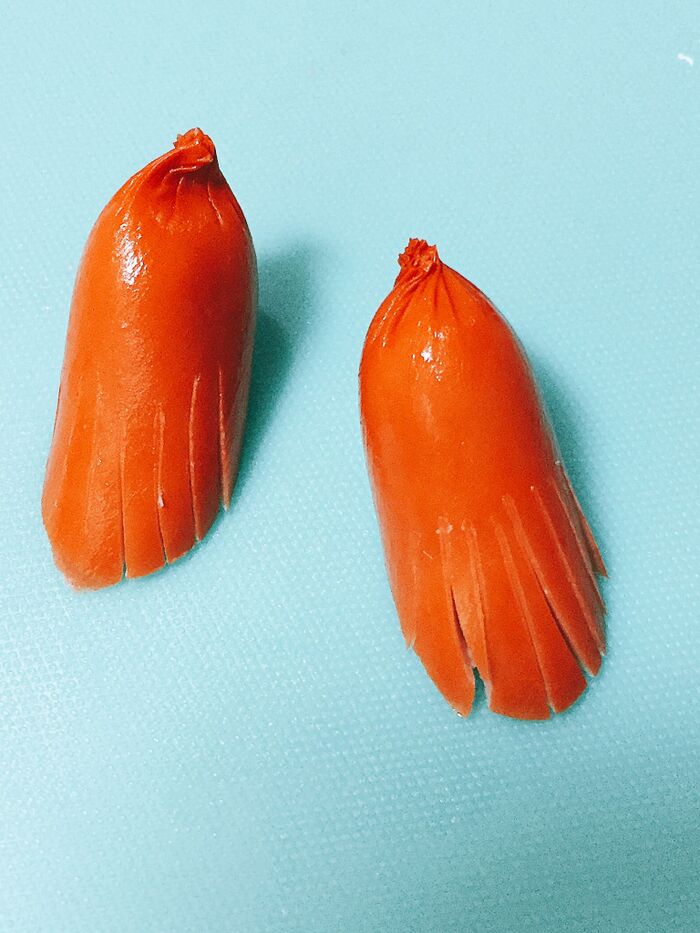 赤ウインナーでタコ、魚、ソーセー人を作ります。