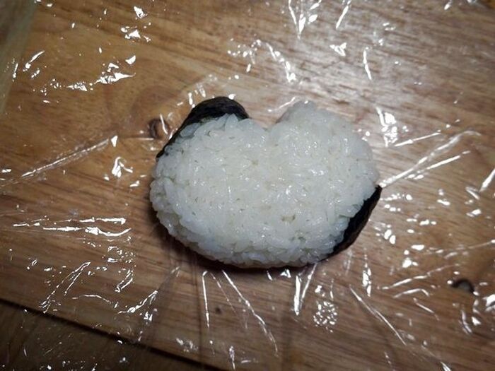 ネコの顔の形を作ります