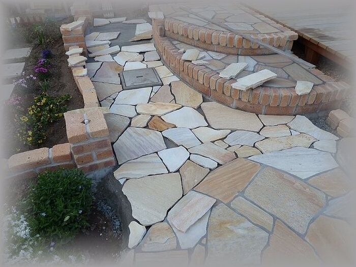 ~乱形石の成形途中~