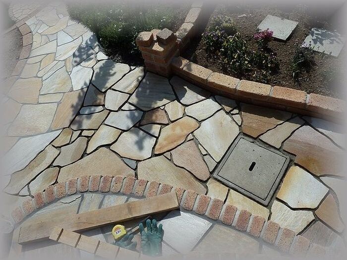 ~乱形石の張り付け~