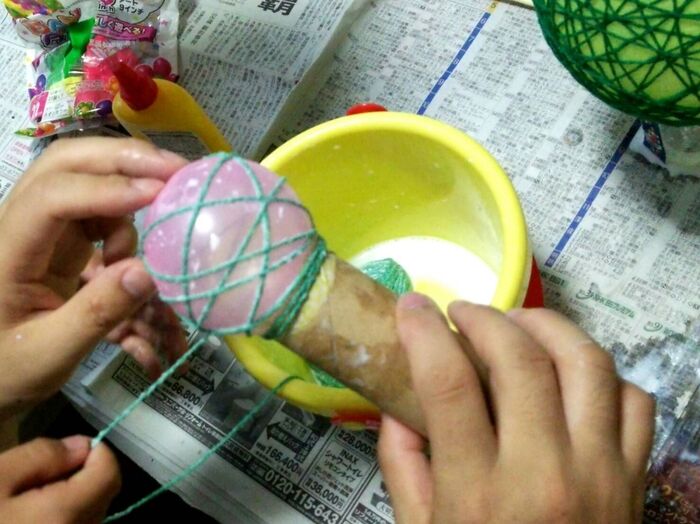 水風船タイプのミニ風船を膨らませて