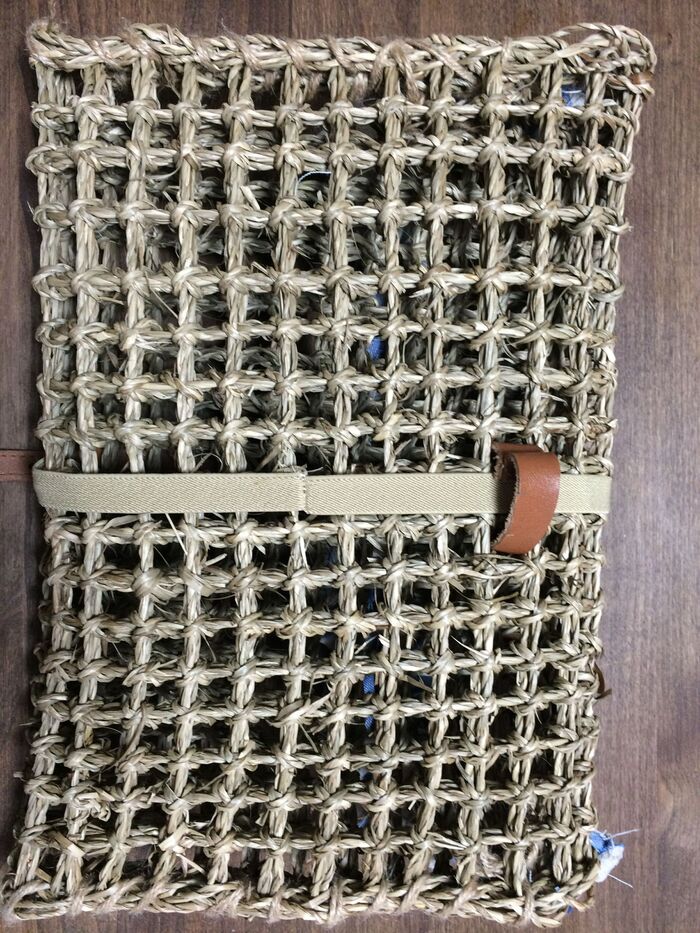 ゴムベルト通しを後ろにつけます。