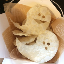 餃子の皮でハロウィンおばけ