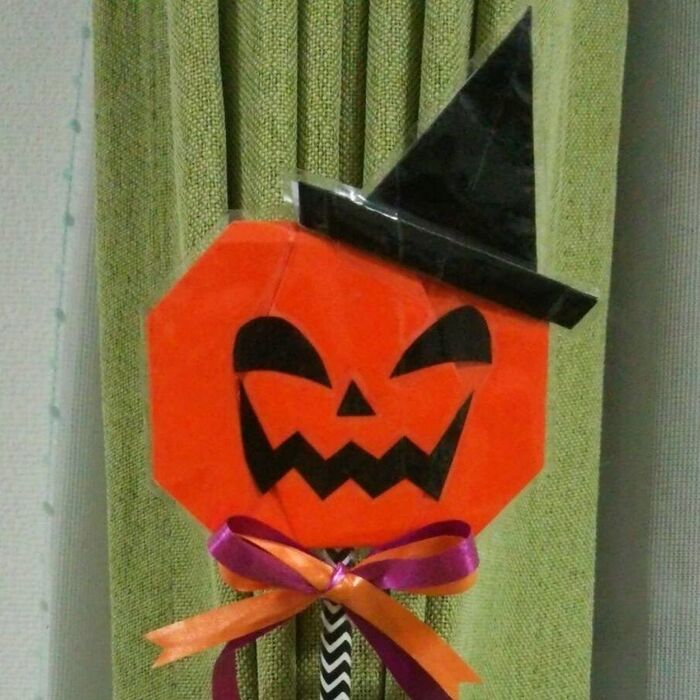 カボチャとハットを折り紙で折って~