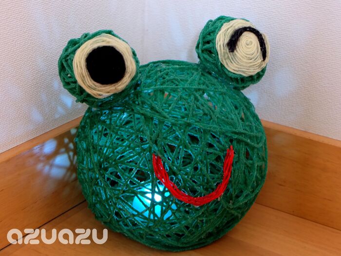 工作コンテストで特別賞受賞!毛糸とボンドで作るカエルのランプ