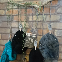 【リメイク】ニット帽は流木にぶら下げて♪お店みたいなディスプレイ☆