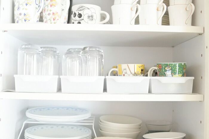 シンプルな形と色で食器棚もスッキリ♪