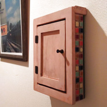 100均フレームで作る★どこでもドア風の二重扉キーボックス♪