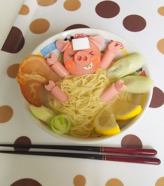 麺を茹で、仕上げ。