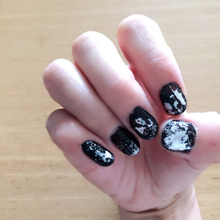 ズボラでも簡単!個性派ネイルシール