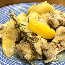 夏の終わりにお薦め。サッパリ!ガッツリ!鶏手羽元のレモン煮