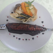 Bordeauxな秋刀魚、チューリップバスケットに野菜を添えて