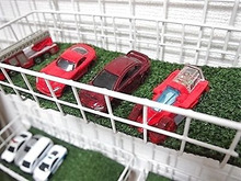 100均ワイヤーネットで壁掛けトミカディスプレイ収納☆【賃貸OK】