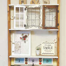 100均フォトフレームを簡単おしゃれにアレンジ♪飾り棚♡